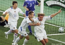 Россия - Греция. Фото с сайта www.euro2004.com