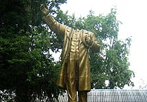Памятник Ленину без головы. Фото mia.pl.ua