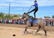 На казачьем фестивале в поселке Краснооктябрьский, город Волжский. Фото: kalach-eparx.ru