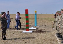 Установка пограничных столбов в Купинском районе Новосибирской области. Фото: kupino.nso.ru