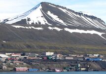 Поселок Баренцбург на Шпицбергене. Фото: Википедия