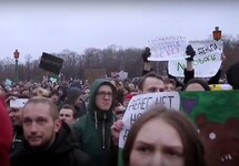 На акции 26.03.2017 в Петербурге. Кадр видео "Граней"