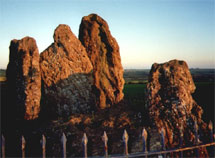 Шепчущиеся рыцари. Фото с сайта www.rollrightstones.co.uk